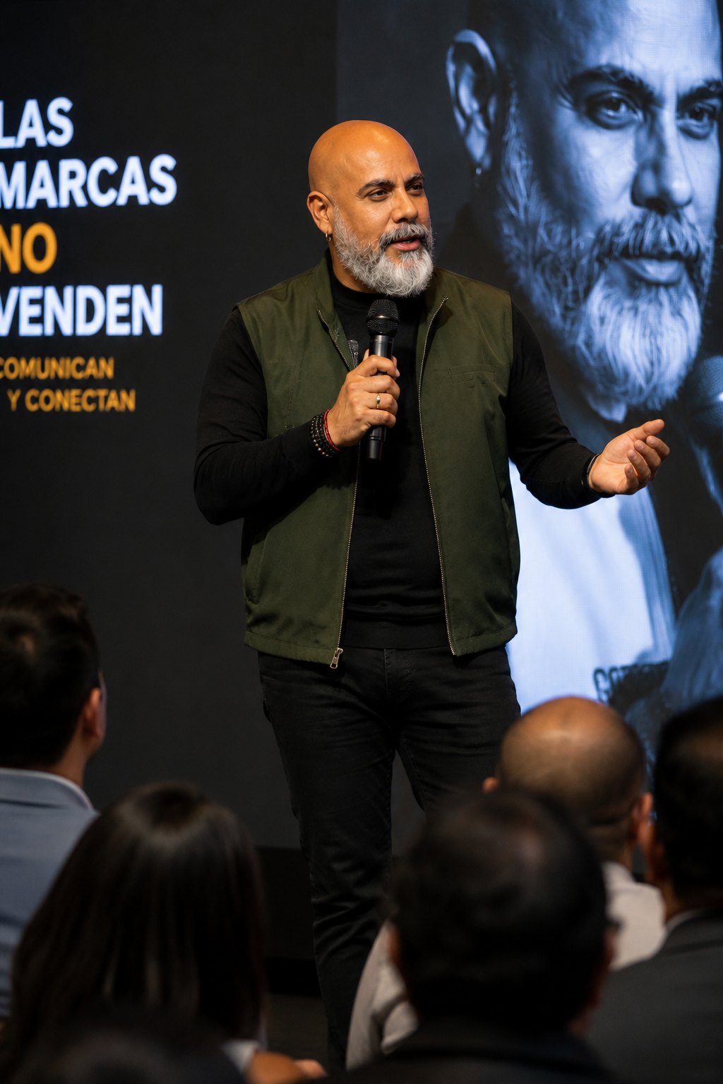 Dorian Ortiz en conferencia: las marcas no venden, comunican y conectan